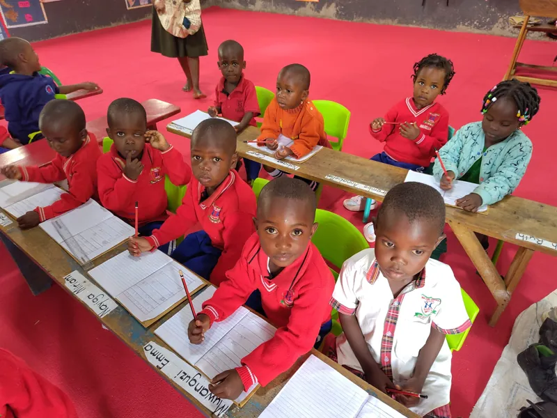 Kleuterschool waar de kinderen voor het eerst Engels leren lezen en schrijven